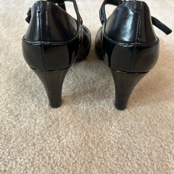 Giani Bernini Black Patent Leather T-Strap MaryJane Heels acadamia whimsgoth6.5M - Picture 3 of 6